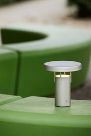 Hübsch BringMe Mini Bärbar Bordslampa, Metallic Sand - Azalea Home