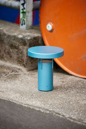 Hübsch BringMe Mini Bärbar Bordslampa, Metallic Turkos - Azalea Home