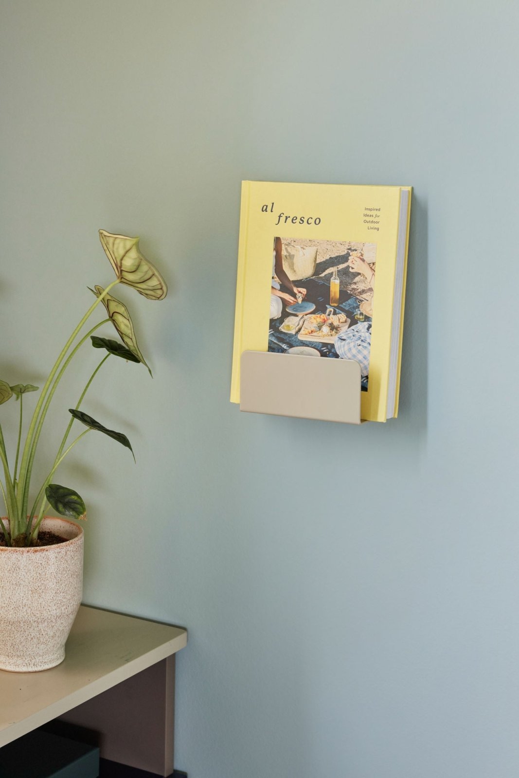 Hübsch Clutch Tidningshållare, Sand - Azalea Home