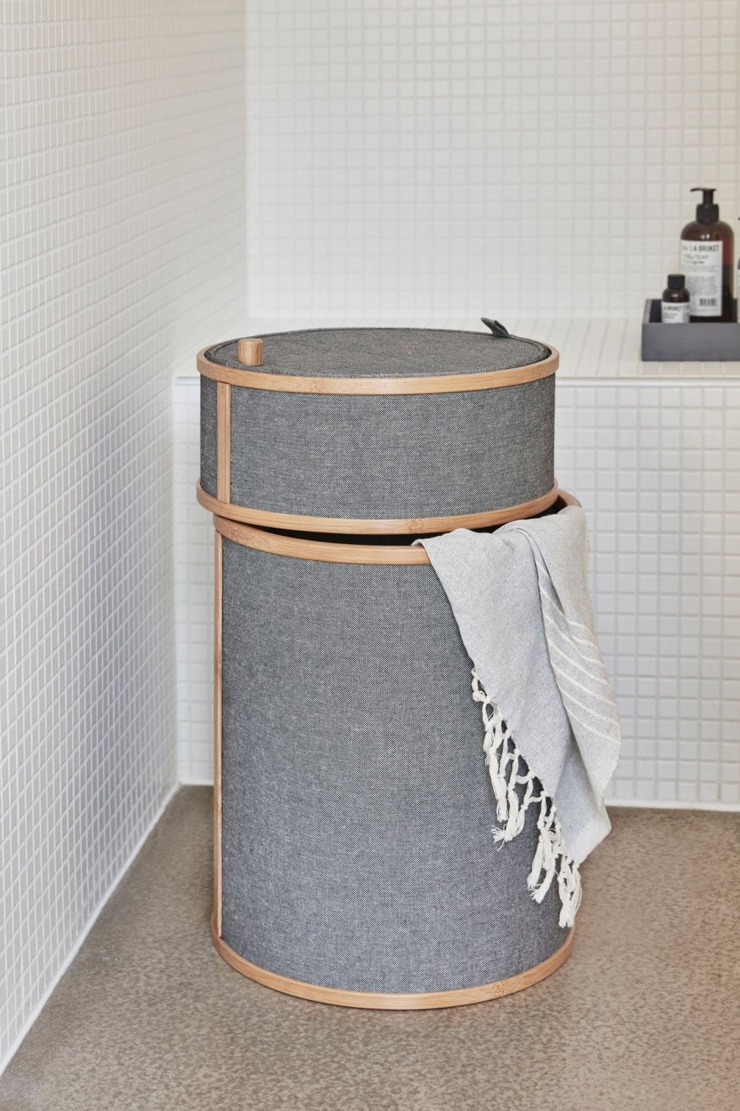 Hübsch Ease Tvättkorg Grå - Azalea Home