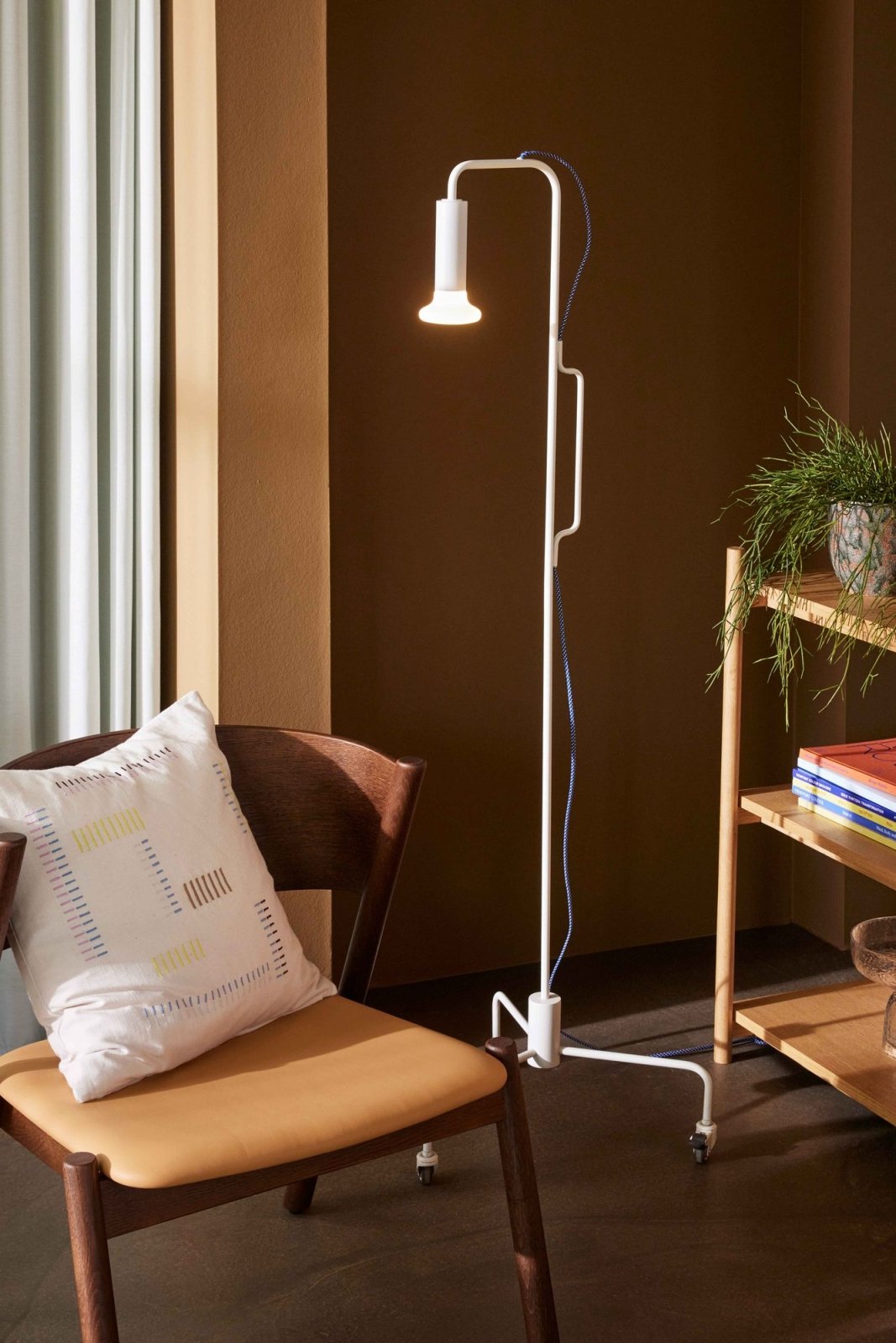Hübsch Ido Golvlampa, Ljusgrå - Azalea Home