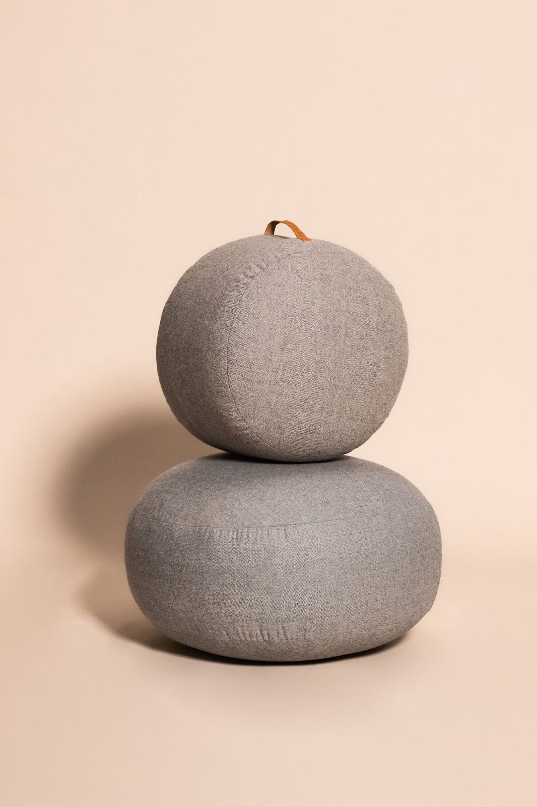 Hübsch Mochi Puff Ø70 Grå - Azalea Home