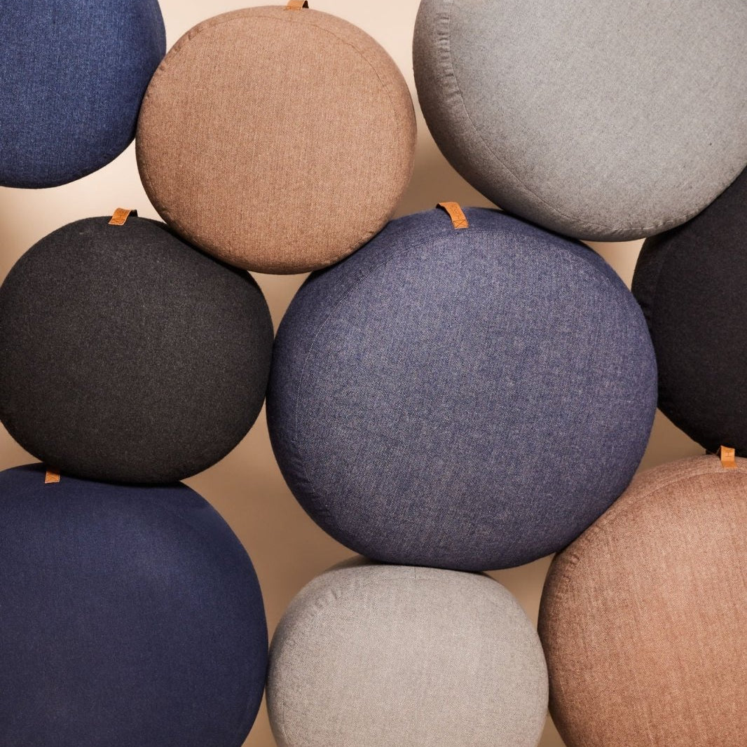 Hübsch Mochi Puff Ø70 Grå - Azalea Home