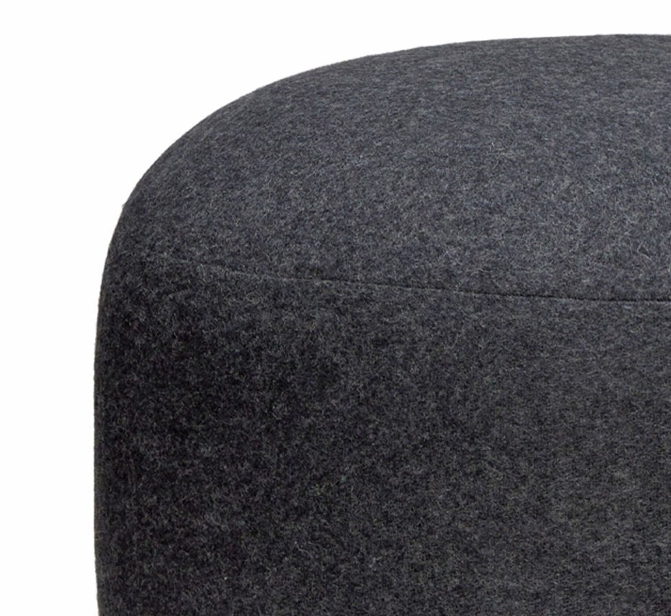 Hübsch Mochi Puff Ø70 Mörk grå - Azalea Home