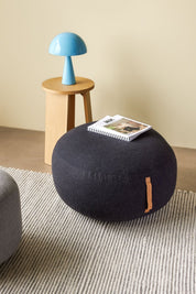 Hübsch Mochi Puff Ø70 Mörk grå - Azalea Home