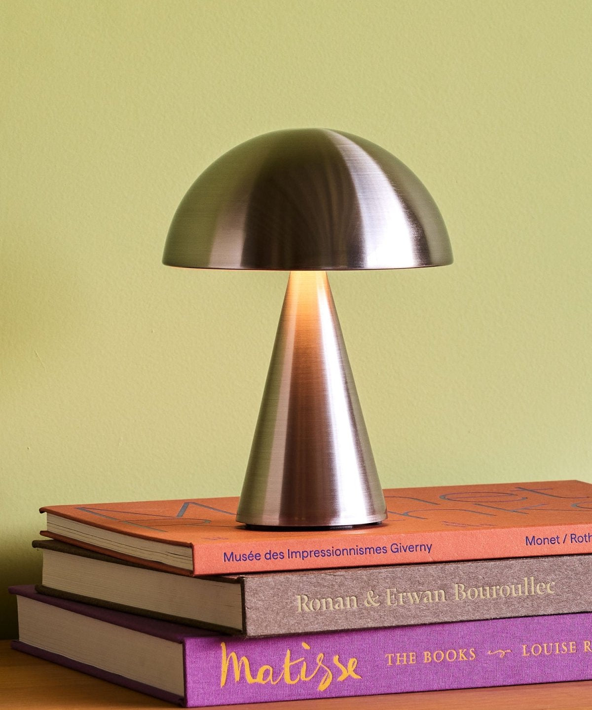 Hübsch Mush Bärbar Bordslampa, Nickel - Azalea Home