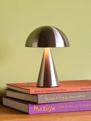 Hübsch Mush Bärbar Bordslampa, Nickel - Azalea Home