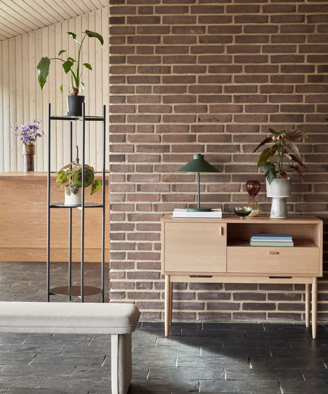 Hübsch Norm Hylla Cylinder Svart - Azalea Home