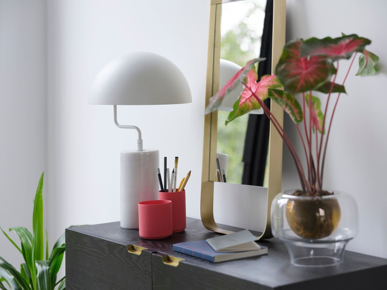Hübsch Poise Bordslampa, Vit - Azalea Home