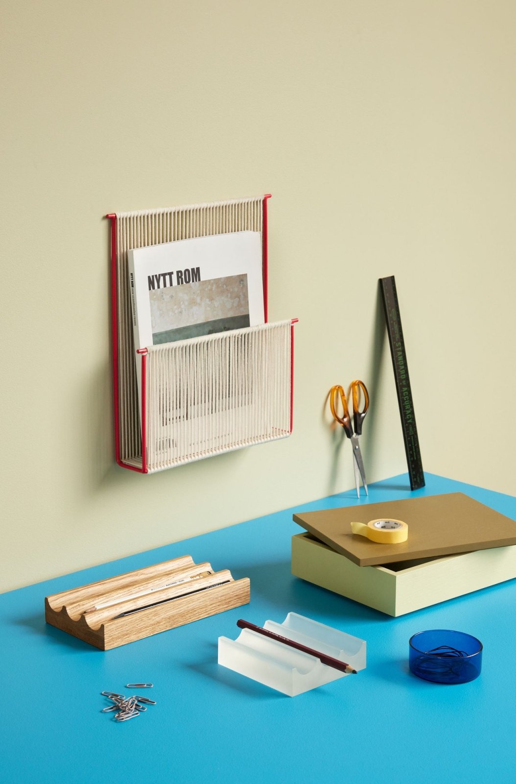 Hübsch String Tidningshållare Röd/Vit - Azalea Home
