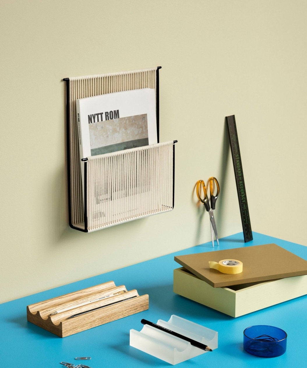 Hübsch String Tidningshållare, Svart - Azalea Home