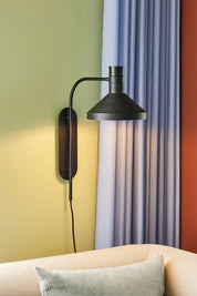 Hübsch Studio Vägglampa, Svart - Azalea Home