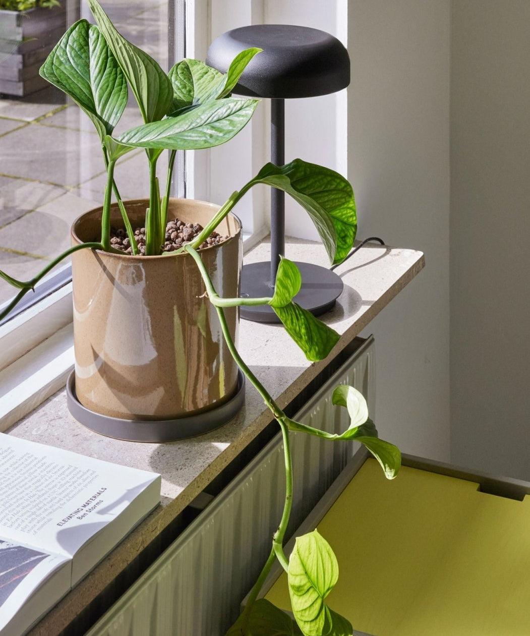 Hübsch Velo Bordslampa, Svart - Azalea Home