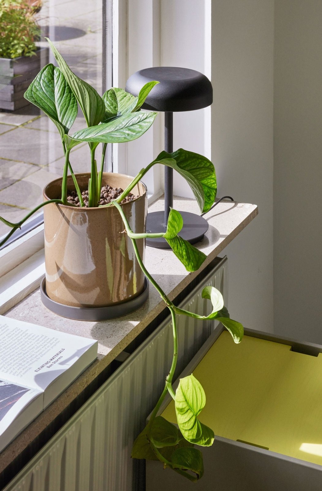 Hübsch Velo Bordslampa, Svart - Azalea Home
