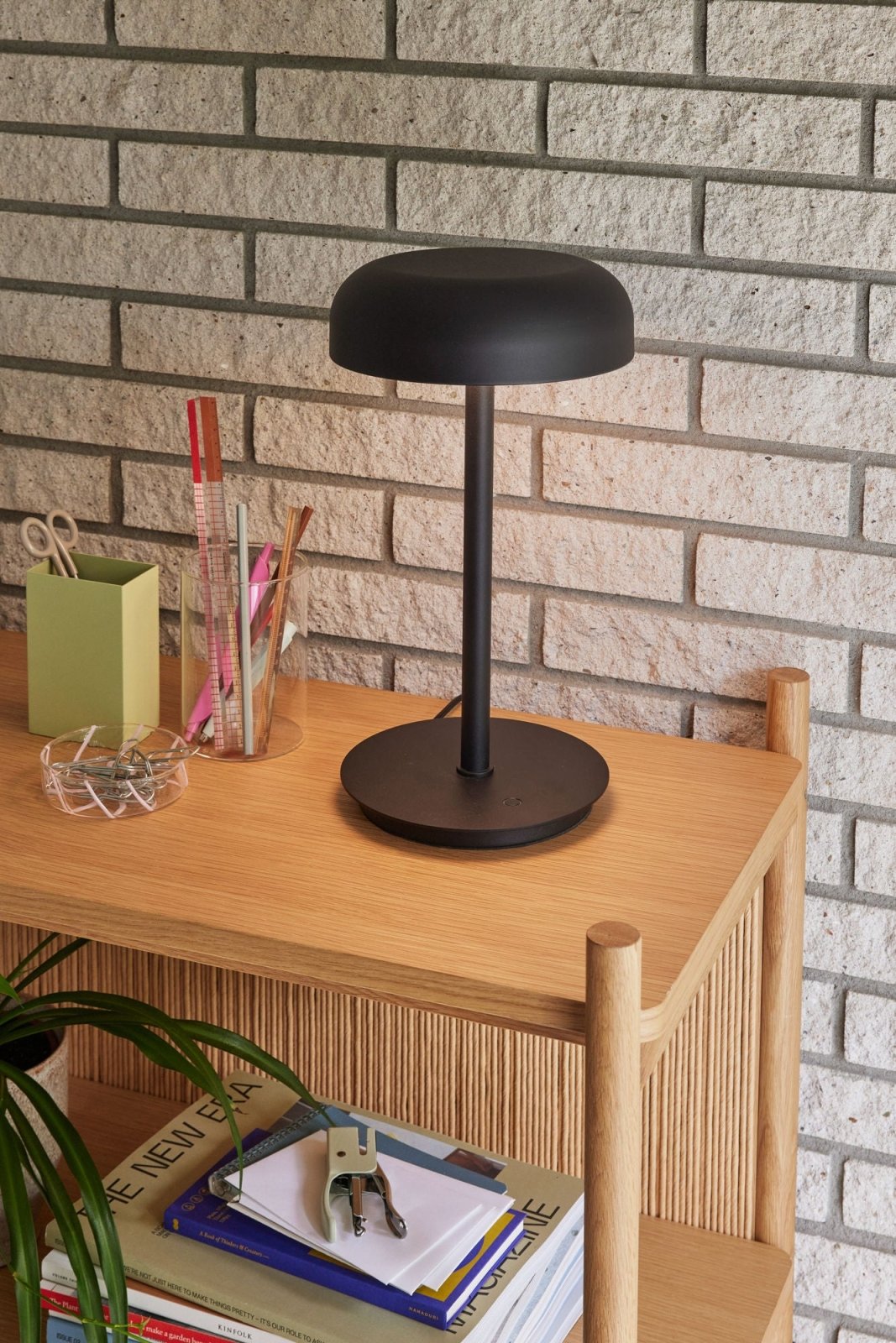 Hübsch Velo Bordslampa, Svart - Azalea Home