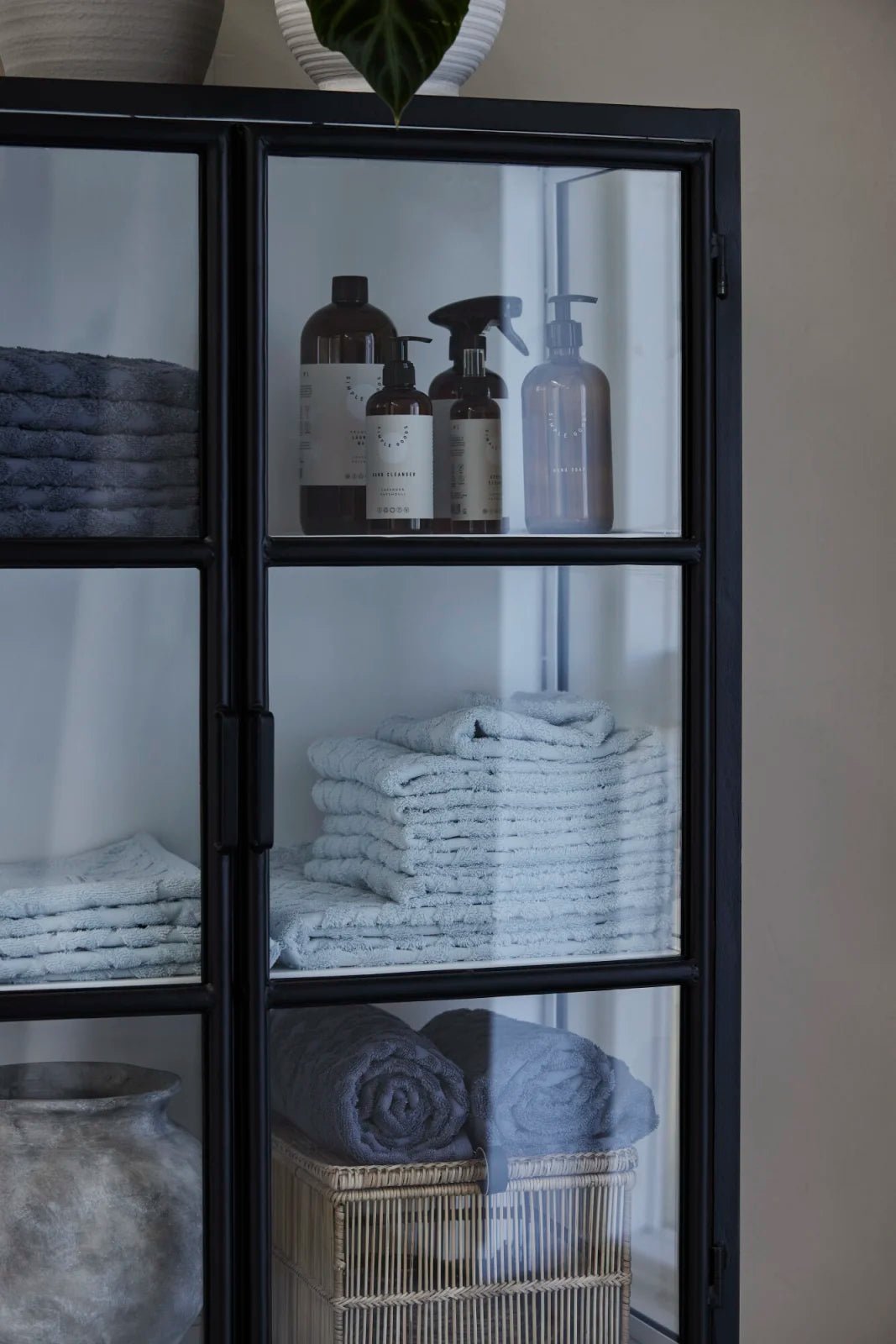 Lene Bjerre Depot Vitrinskåp 150x40x85, Svart - Azalea Home