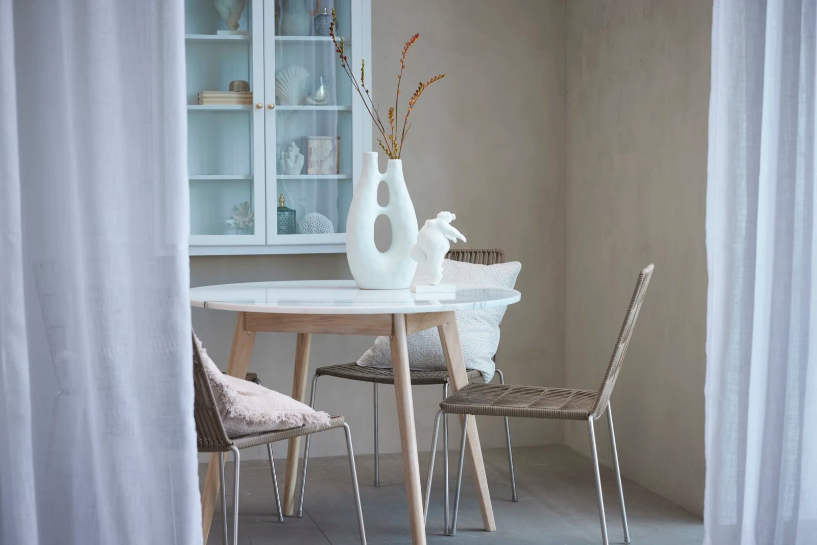 Lene Bjerre Ellie Matbord Ø100, Ek / Marmor - Azalea Home