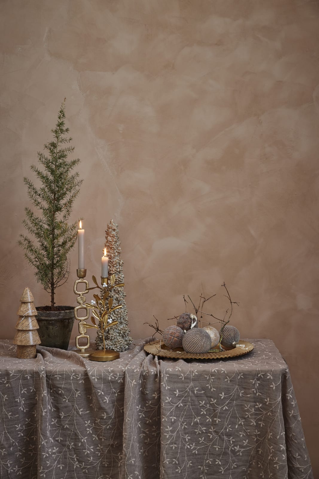 Lene Bjerre Eloise duk 220x160, Mörkgrå - Azalea Home