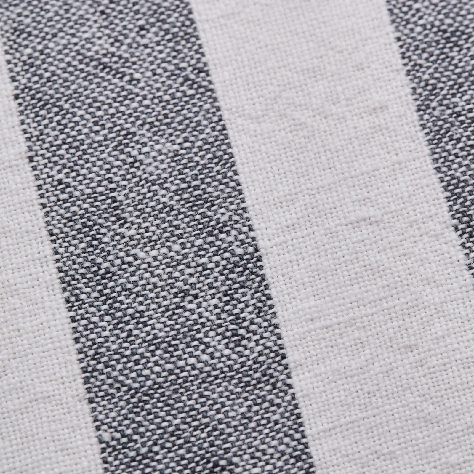 Lene Bjerre Fiona Kudde 50x50, Mörkgrå - Azalea Home