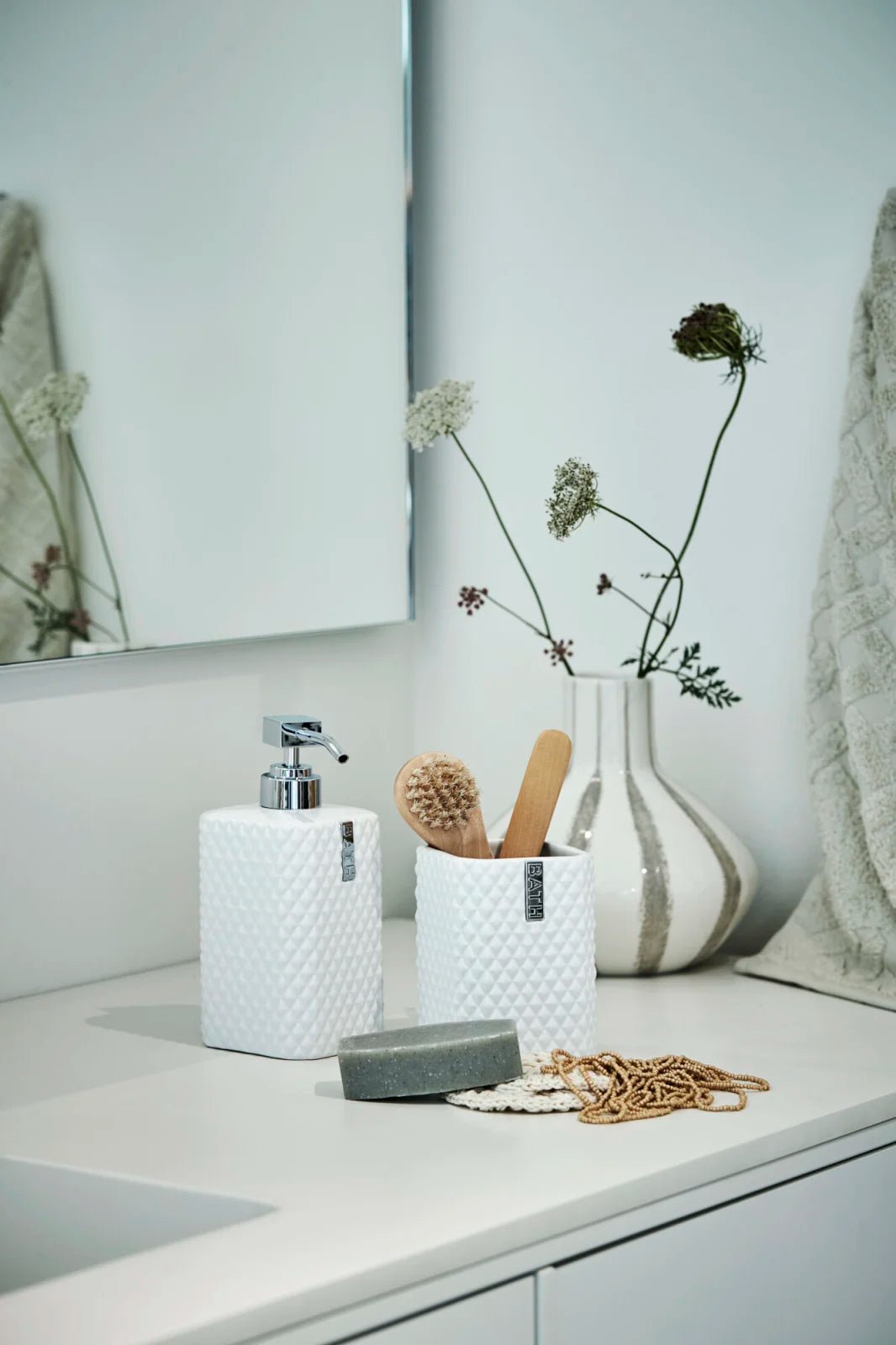 Lene Bjerre Marion Tandborstmugg, Vit / Silver - Azalea Home