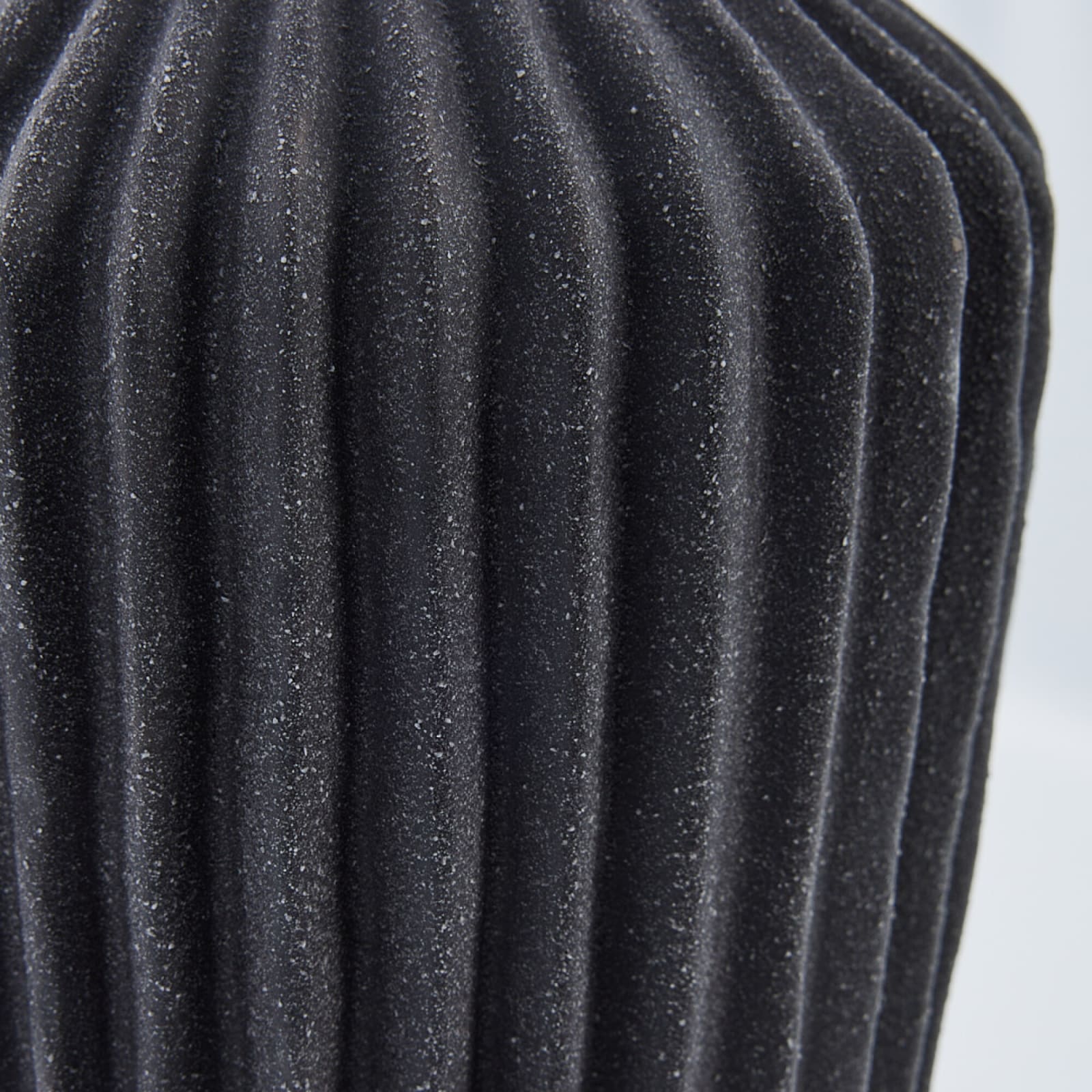 Lene Bjerre Susia vas H16,5 Mörkgrå - Azalea Home