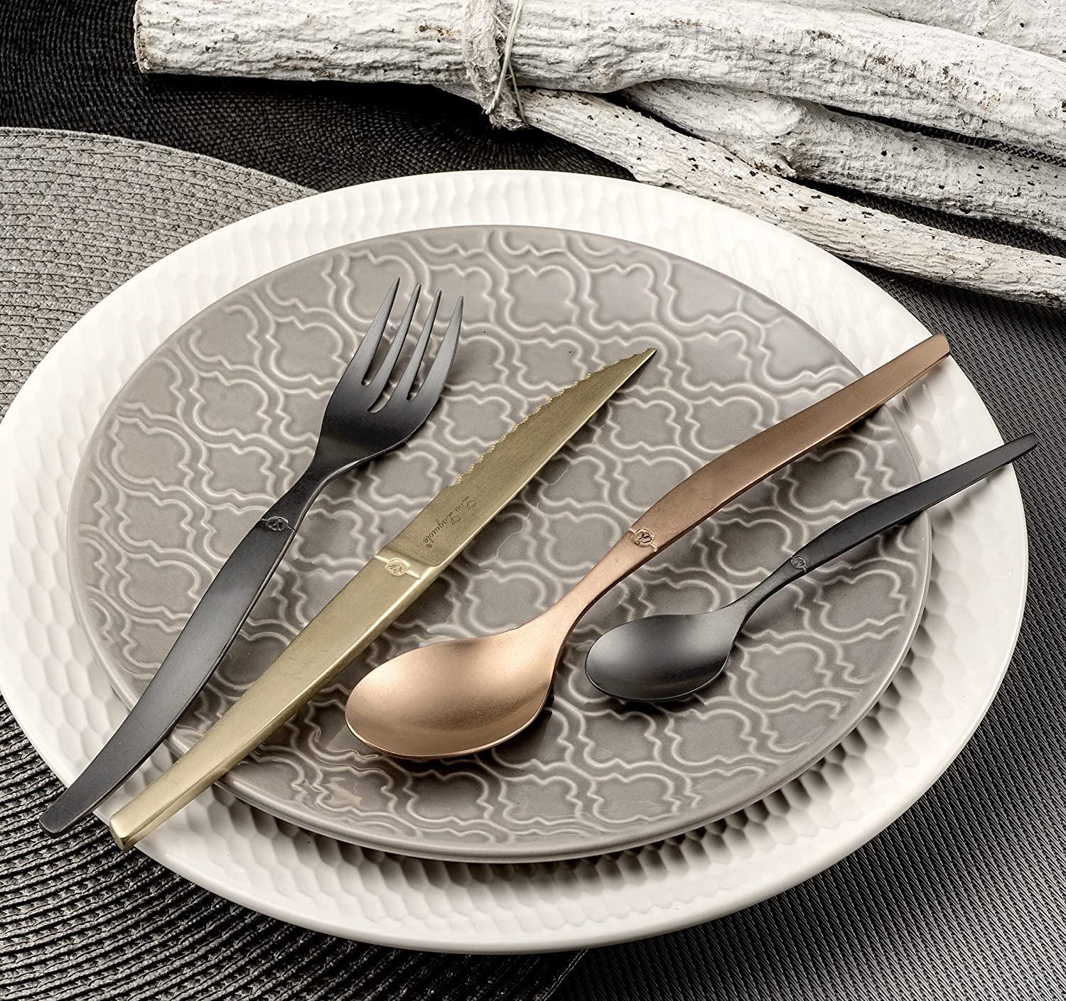Lou Laguiole Jet Bestickset 16 delar stonewash svart - Azalea Home