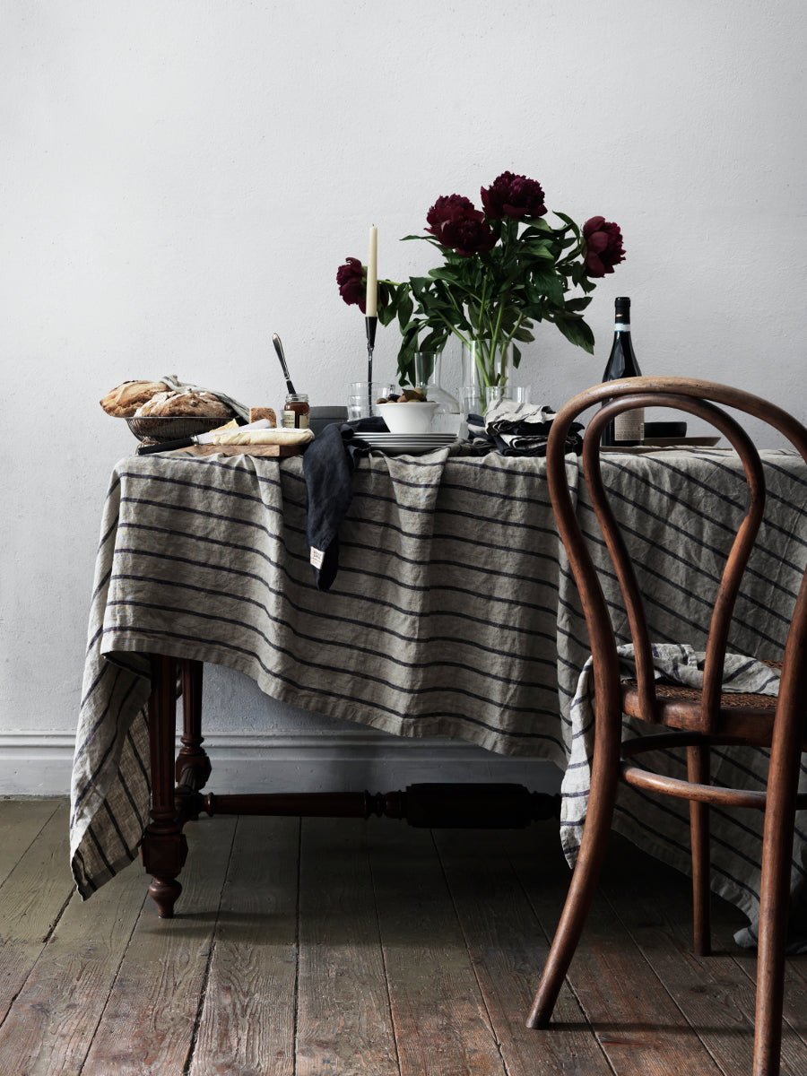 Lovely Linen MISTY Duk Stripe 145X300, Svart - Azalea Home