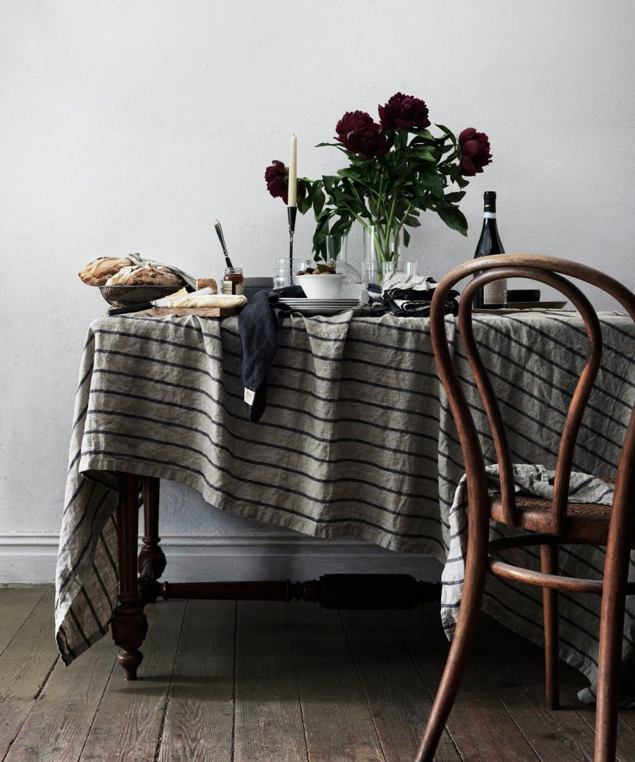 Lovely Linen MISTY Duk Stripe 145X380, Svart - Azalea Home