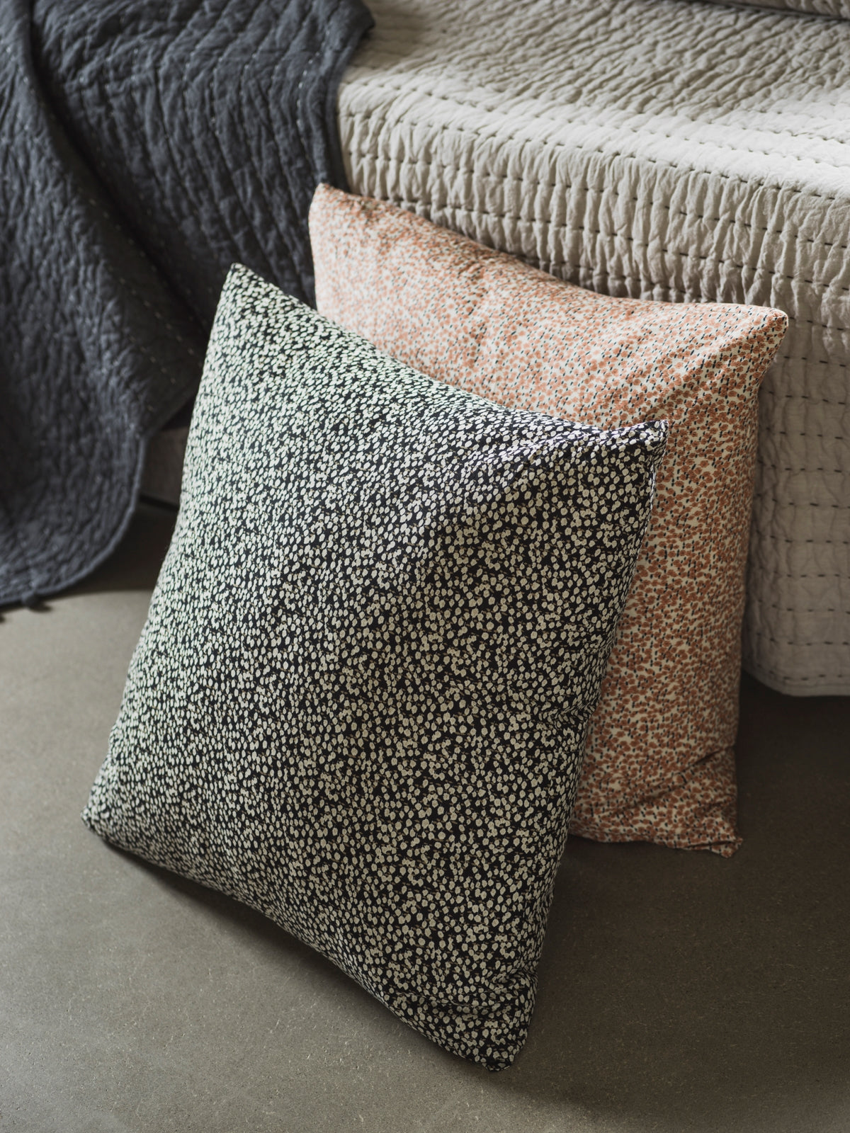 Kuddfodral Poppy 60x60, Svart