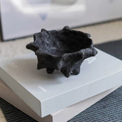 Mette Ditmer ART PIECE Chestnut Dekorationsskål, Svart - Azalea Home
