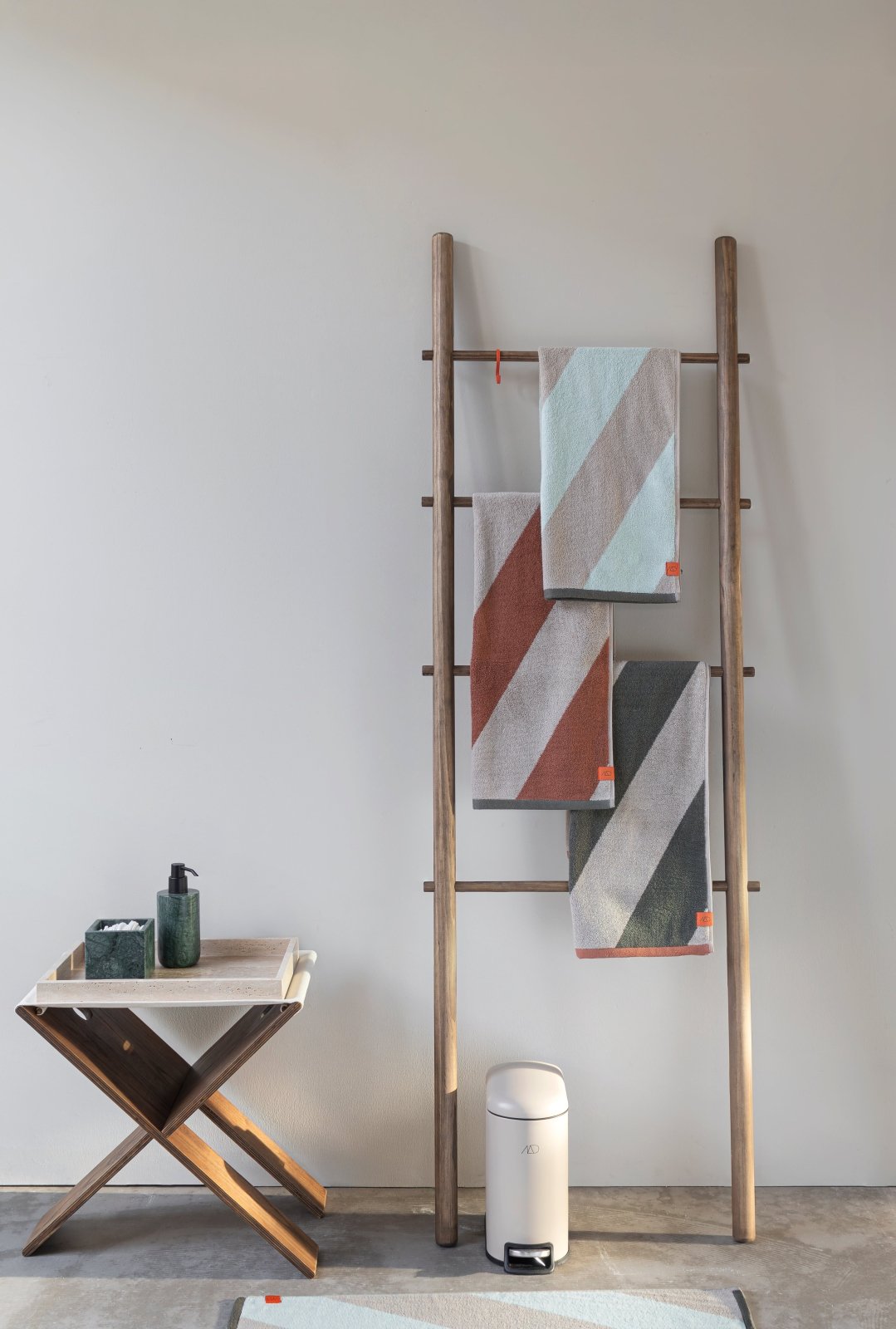 Mette Ditmer DIAGONAL Badhandduk 70x133, Brick - Azalea Home