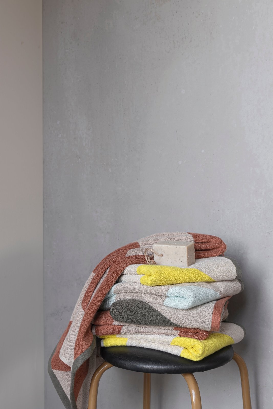 Mette Ditmer DIAGONAL Badhandduk 70x133, Gul - Azalea Home