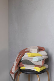 Mette Ditmer DIAGONAL Badhandduk 70x133, Gul - Azalea Home
