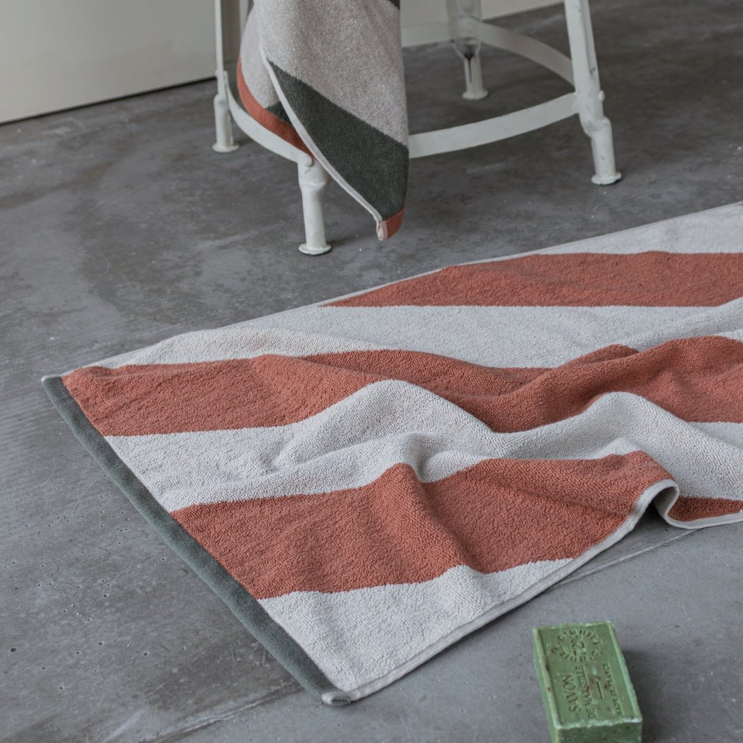 Mette Ditmer DIAGONAL Badrumsmatta 50x80, Brick - Azalea Home