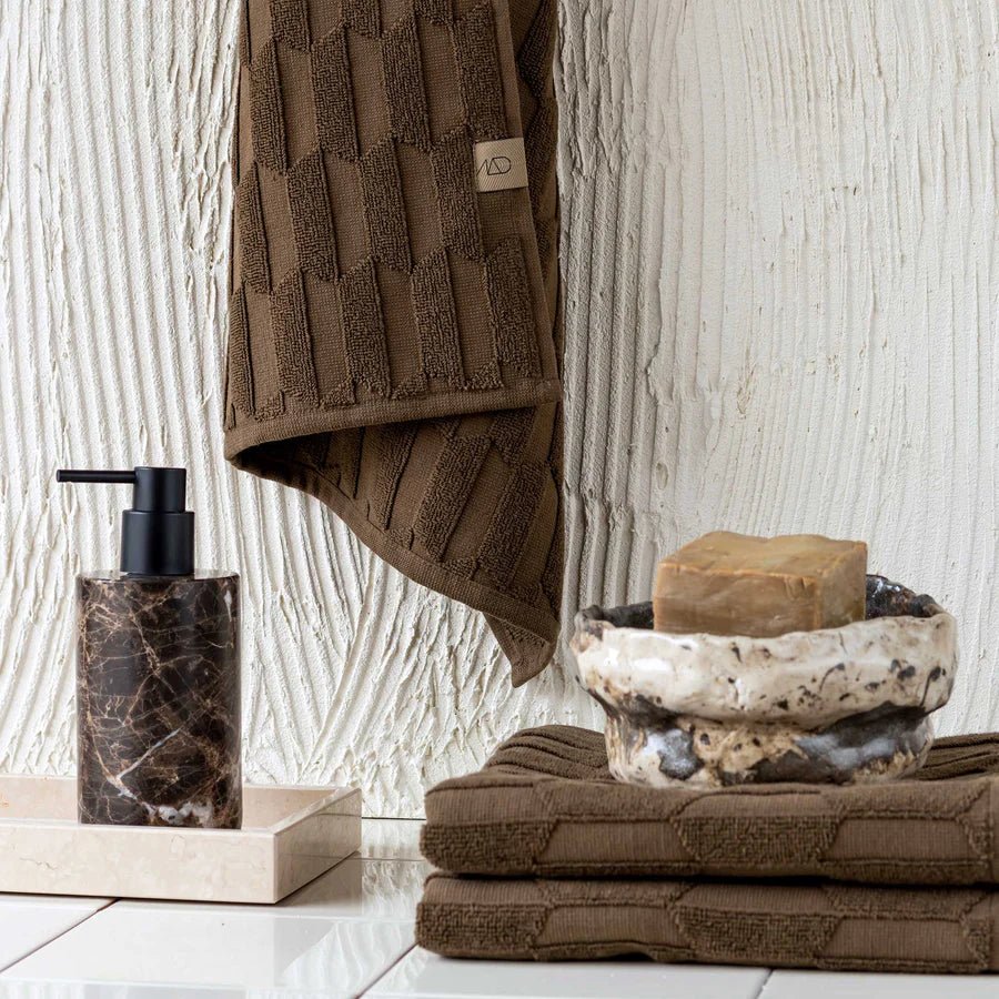 Mette Ditmer GEO Gästhandduk 2 - pack 35x55, Chocolate - Azalea Home