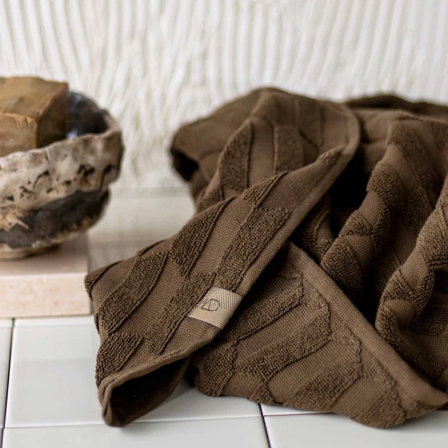 Mette Ditmer GEO Gästhandduk 2 - pack 35x55, Chocolate - Azalea Home