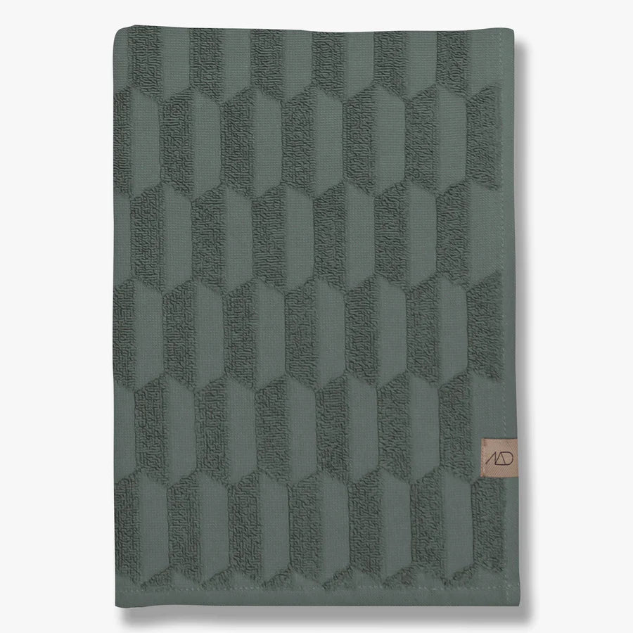 Mette Ditmer GEO Handduk 50x95, Pine green - Azalea Home