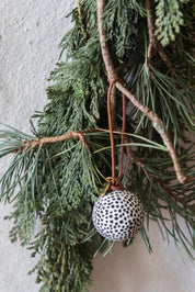 Mette Ditmer GLOBE Julgranskulor 3 - pack, Svart - Azalea Home