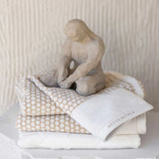 Mette Ditmer GRID Handduk 50x100, Sand / Off - white - Azalea Home