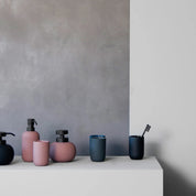 Mette Ditmer LOTUS Tandborstmugg, Antracit - Azalea Home