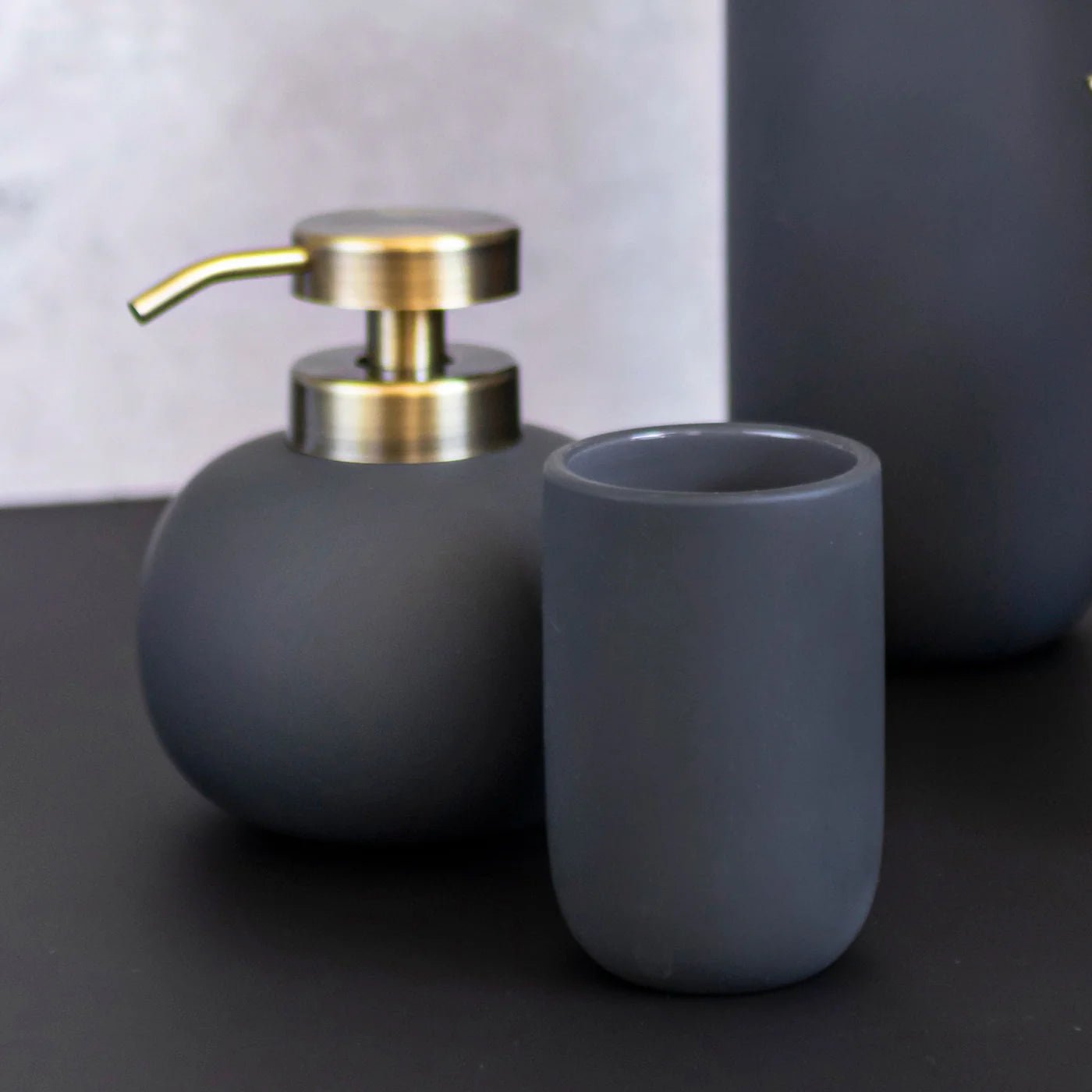 Mette Ditmer LOTUS Tandborstmugg, Antracit - Azalea Home