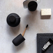 Mette Ditmer LOTUS Tandborstmugg, Svart - Azalea Home