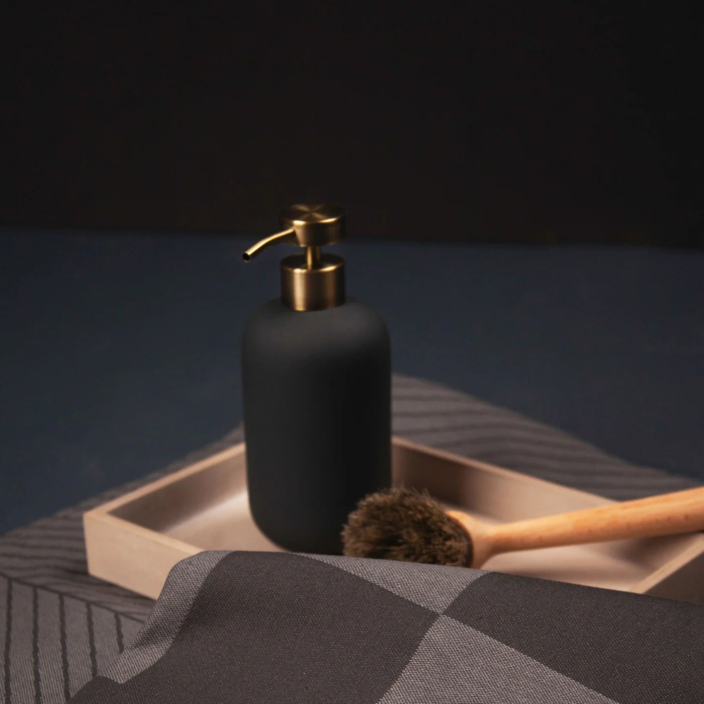 Mette Ditmer LOTUS Tvålpump, Antracit - Azalea Home
