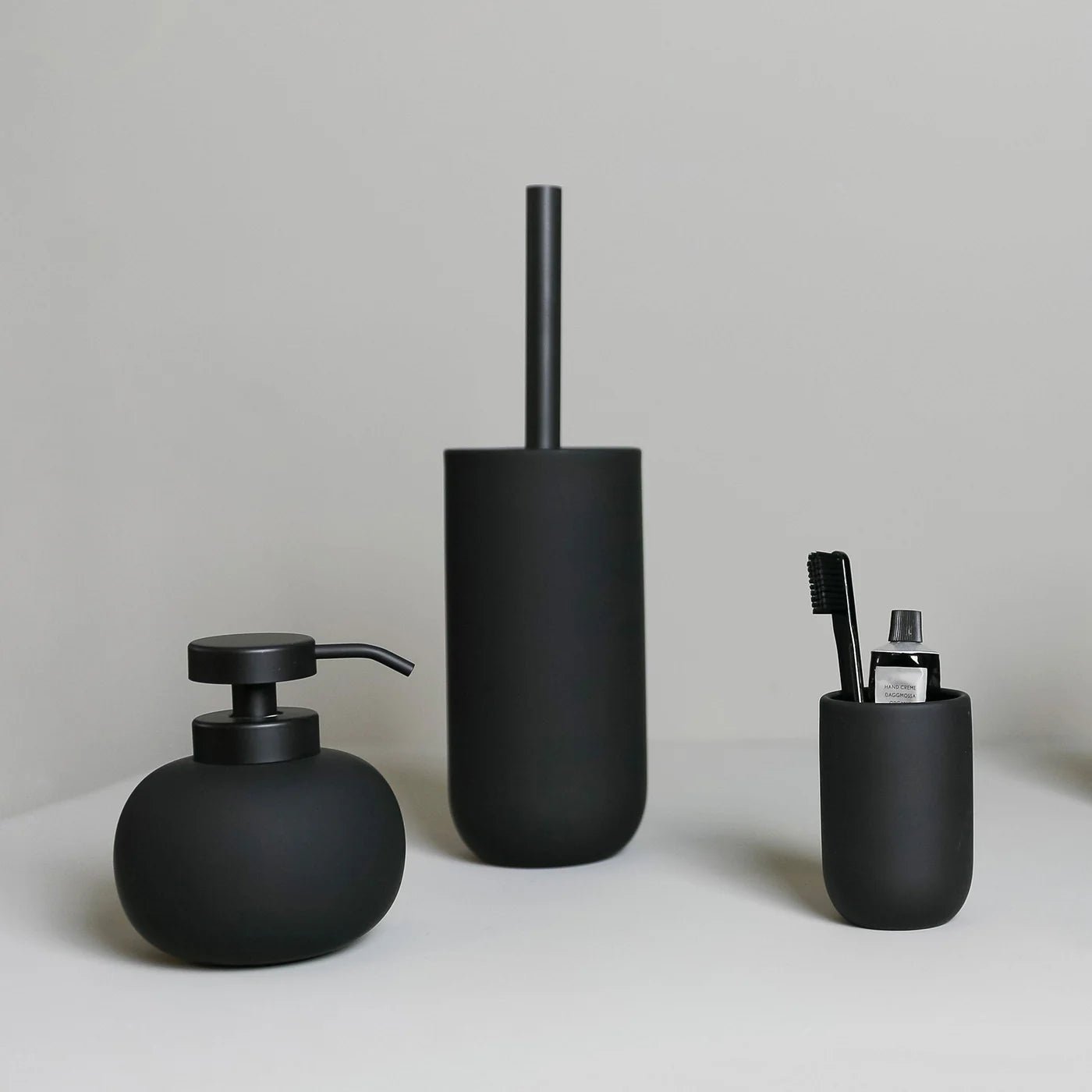 Mette Ditmer LOTUS Tvålpump, Svart - Azalea Home