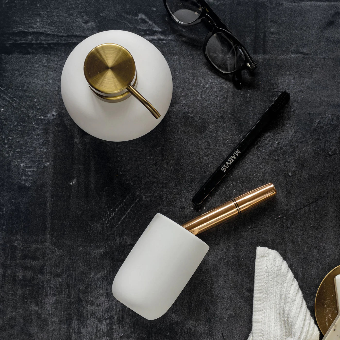 Mette Ditmer LOTUS Tvålpump, Vit - Azalea Home