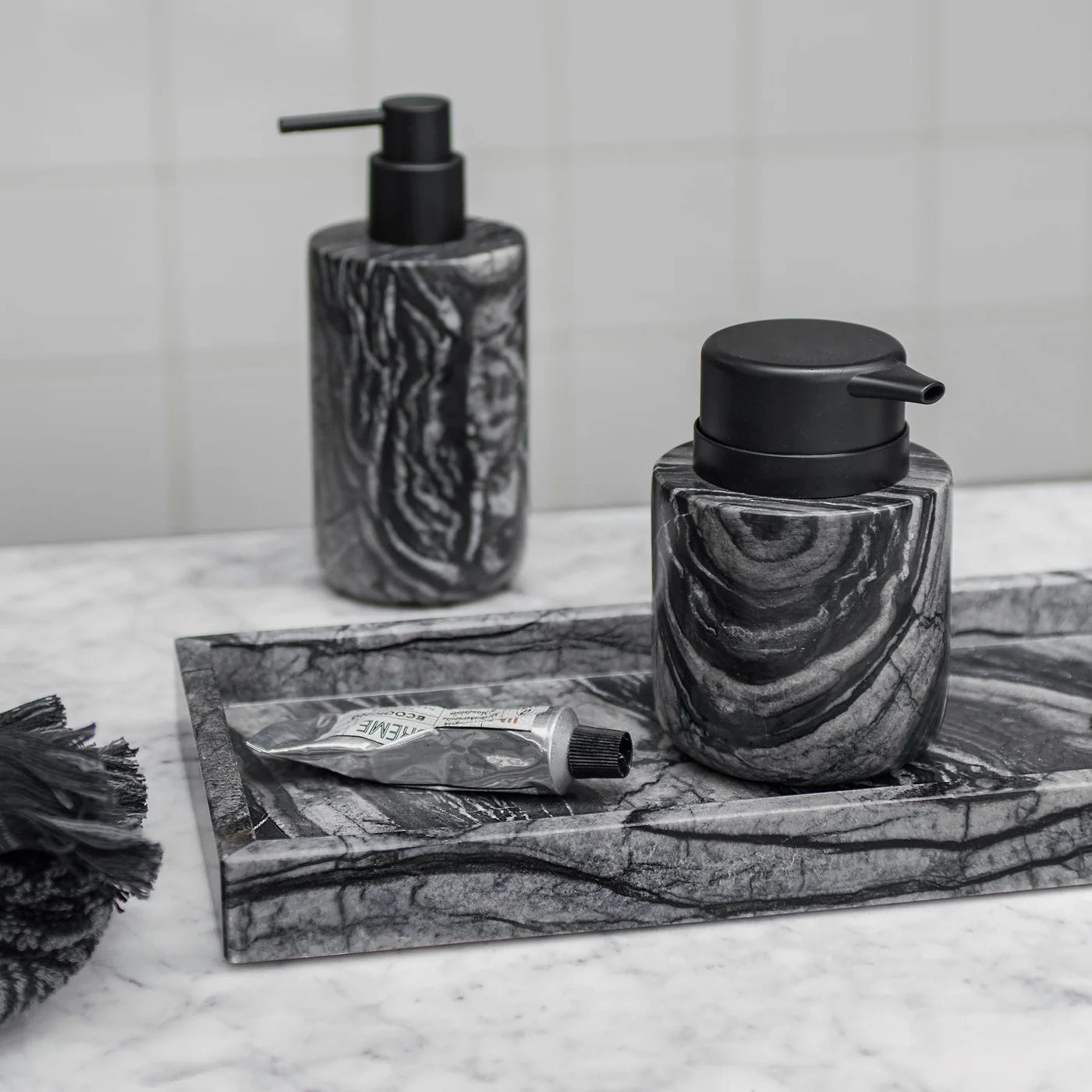 Mette Ditmer MARBLE Dekorationsbricka, Svart/grå - Azalea Home