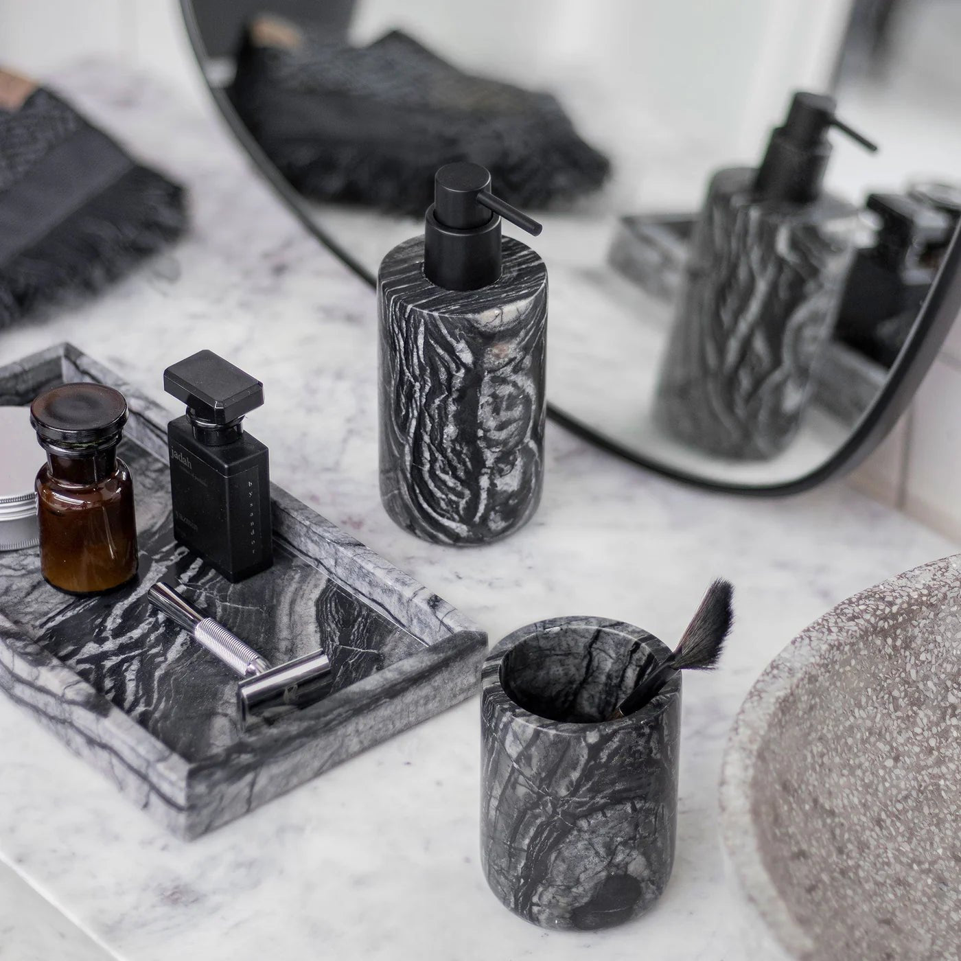 Mette Ditmer MARBLE Tandborstmugg, Svart/grå - Azalea Home