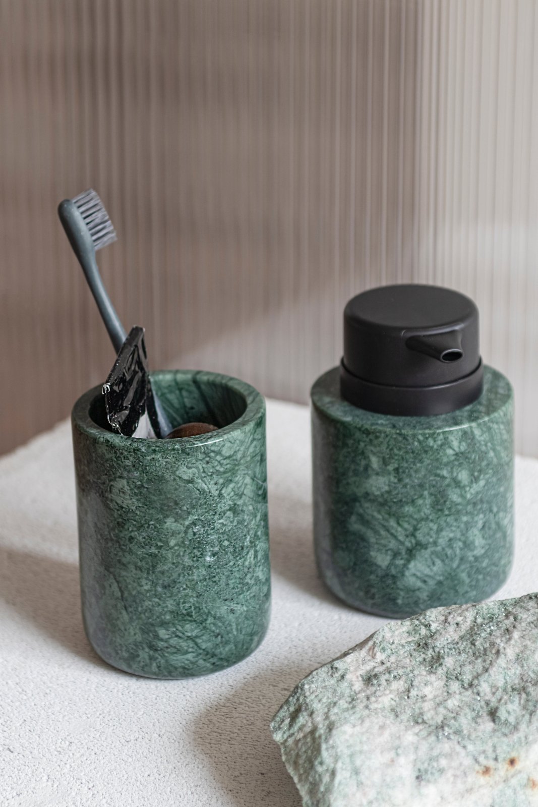 Mette Ditmer MARBLE Tvålpump, Dark forest - Azalea Home