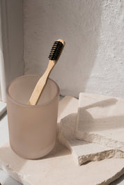Mette Ditmer MODEST Tandborstmugg, Kit - Azalea Home