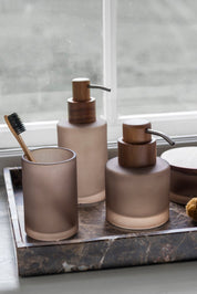 Mette Ditmer MODEST Tandborstmugg, Valnöt - Azalea Home